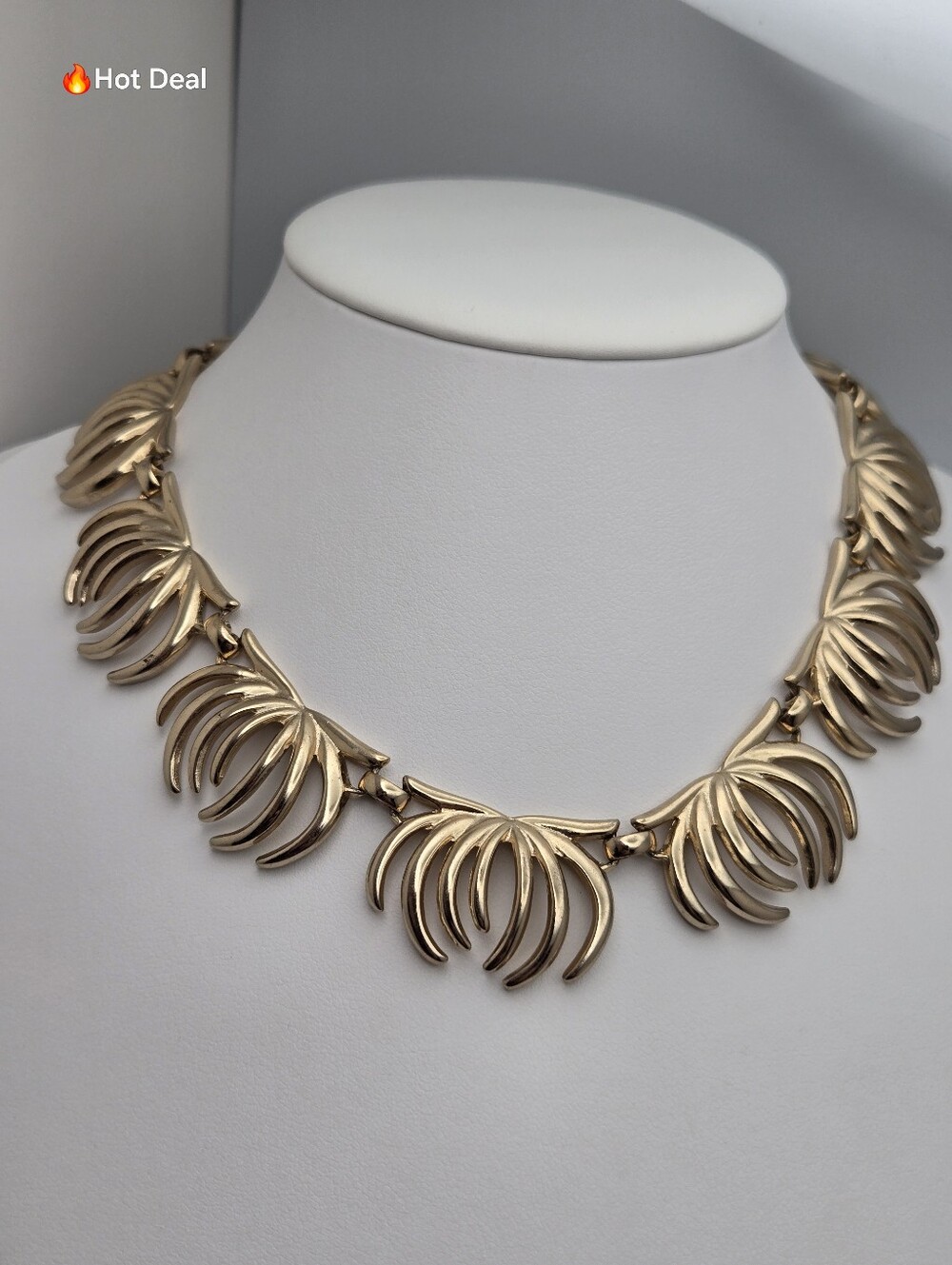 Monet Gold Tone Ribbed Scalloped Shell Fringe Collar Necklace 16" Vintage